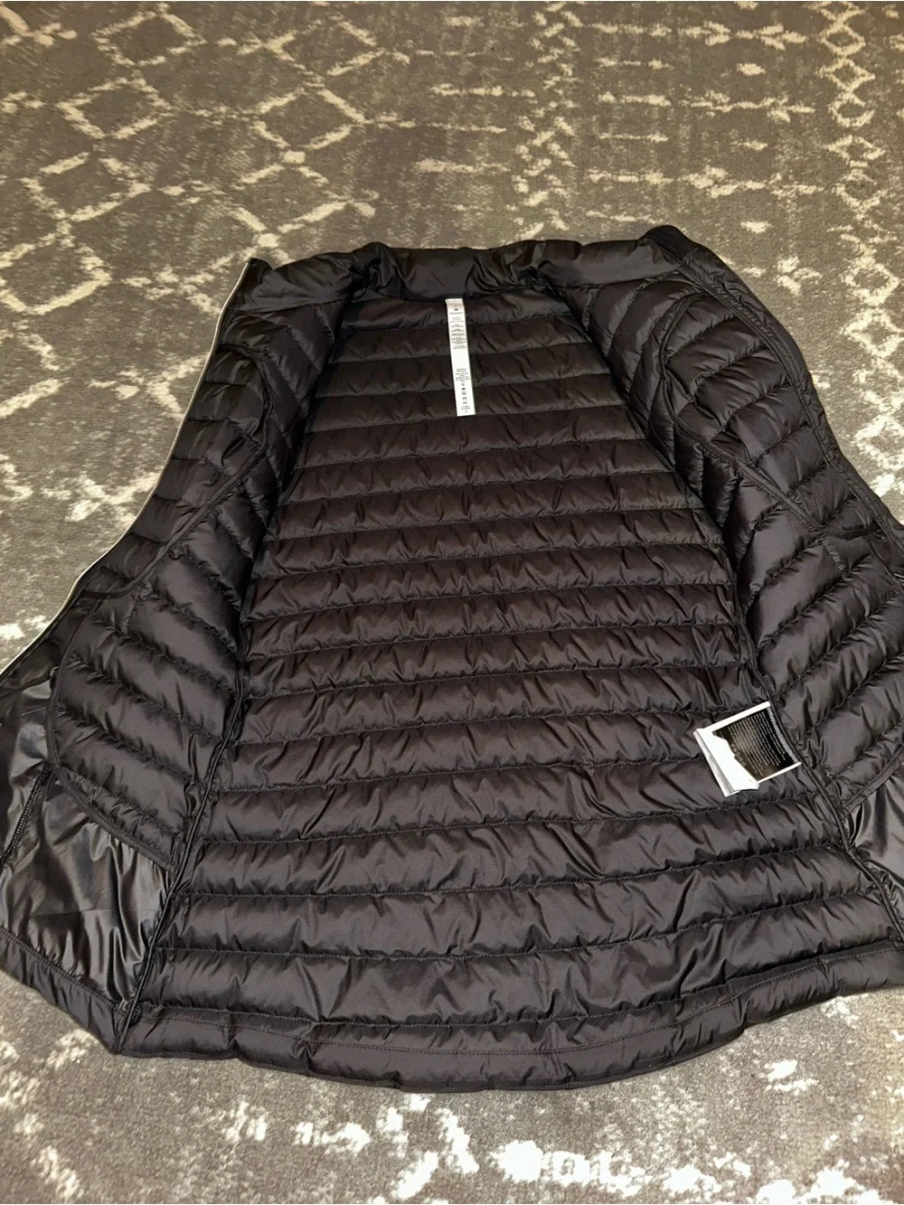 Lululemon Pack It Down Vest - black size 6